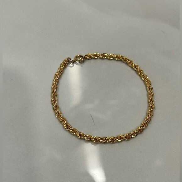 Jewelry - Stunning Golden  bracelet